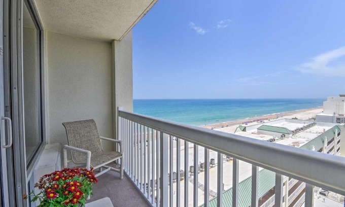 Ortona Park Apartment | Daytona Beachfront Condo with Ocean View