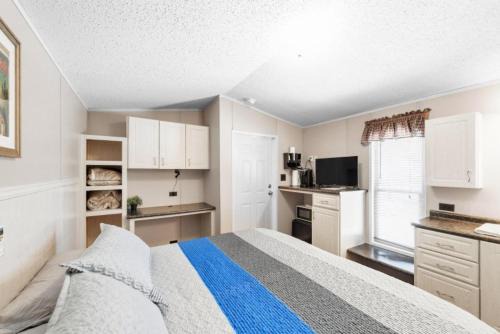 Kingston Hotel | DazeOFF Too Suite 7 - Pet Friendly Suite by The Lodges at Fossil Creek