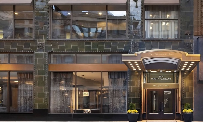 The Loop Hotel | Dazzling Downtown Stay Near Riverwalk & Museums | 4 Amazing Rooms