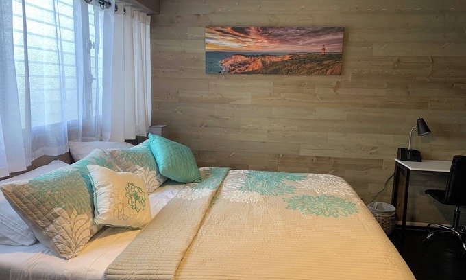 McCully - Moiliili Apartment | Dazzling Waikiki Apt Sleeps 7-excellent A/C & PARKING included