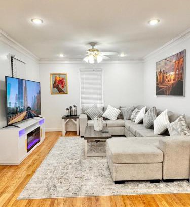 Douglas Park House | DC Getaway Cozy 4BR Oasis by Metro and Airports