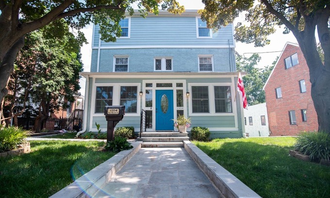Brightwood House | DC Luxury 7BR Sleeps 16+