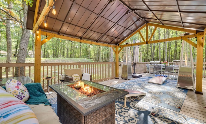 Albrightsville House | Deck & Fire Pits: Immaculate Poconos Lodge!