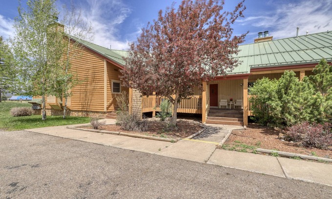 Pagosa Springs Condo | Deck Pet-Friendly Treehouse Condo: Cozy, Great Location, Mountain Views, Near Dining & Hot Springs