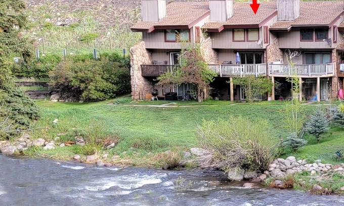 Vail Condo | Deck w/Grill On Gore Creek, 4-BR, Pet Friendly, Steps from Free Bus Stop - Great Value!