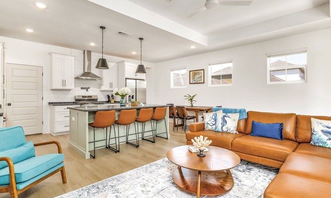 South Pensacola House | Decompression Zone - Modern Downtown Retreat