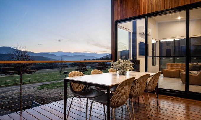 Bright Apartment | Deep Creek: Rosie's Rest - Modern farmstay with breathtaking views.