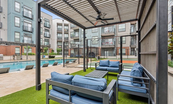 Old East Dallas Apartment | Deep Ellum - Studio Apartment - W/D - WiFi