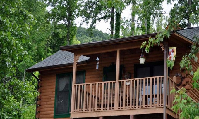 Waynesville Cabin | Deer Country Vacation Cabins #1 - Long Range View, Dogs Friendly