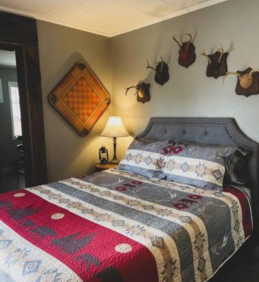 Eureka Springs Historic District Apartment | Deer Hollow Cottage at Tradewinds