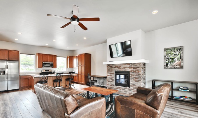 Hideout House | Deer Springs Townhome - Jordanelle & Deer Valley Views! Private Hot tub!