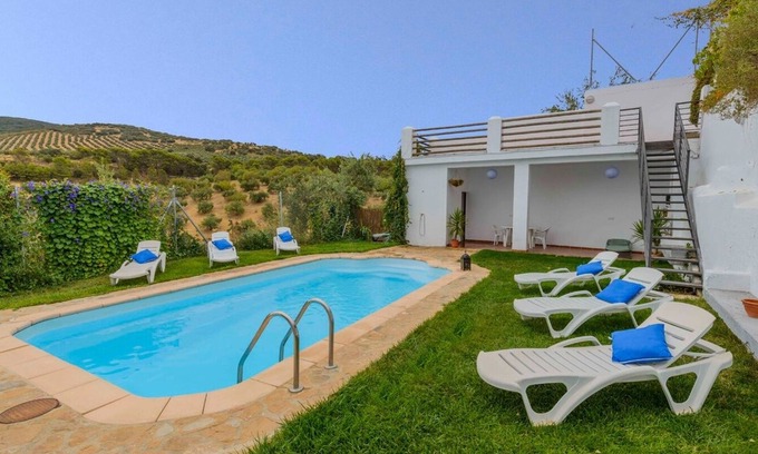 Algarinejo Villa | Dehesa de las Casas Algarinejo by Ruralidays