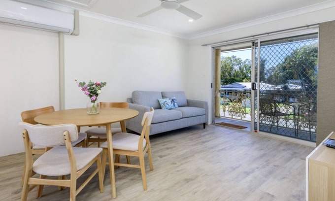 Bongaree Apartment | Deja Blue Across from the Water