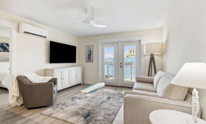 Atlantic Beach Hotel | Delight in Ocean Views from Quaint Room in Beautiful Neptune Beach with Pool
