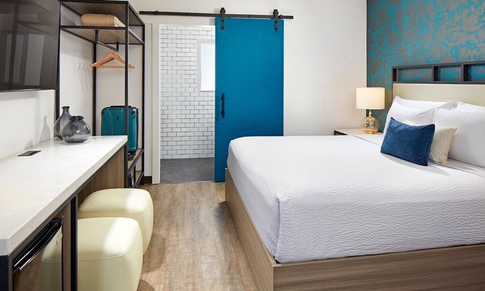 Beach Barber Tract Hotel | Delight in Sunsets at Renovated La Jolla Room with Swimming Pool!