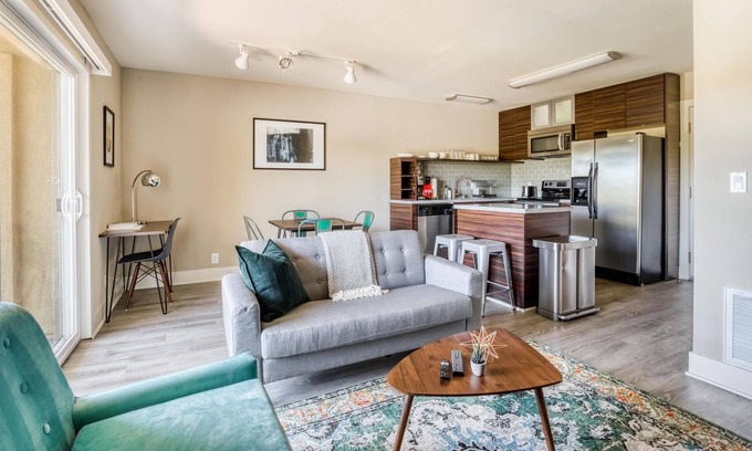 East San Mateo Apartment | Delightful 1BR in San Mateo, Gym + Pool