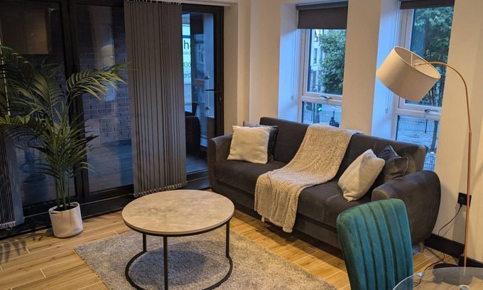 North Finchley House | Delightful 2BR Flat | 12mins to Woodside Park | ST