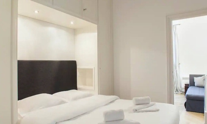 Quartier de l'Ecole-Militaire Apartment | Delightful Apartment With Balcony Close to Eiffel