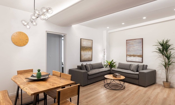 Athens City Centre Villa | Delightful Athens Apartment | 2 Bedrooms | Apartment Shoi | Perfect Place for.
