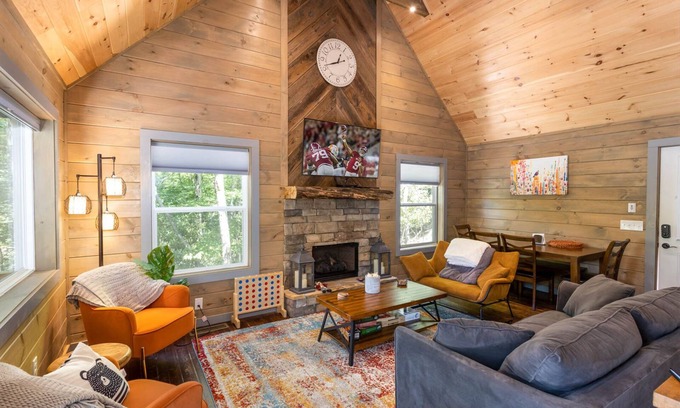 Beech Mountain Cabin | Delightful Cabin near Ski Slopes
