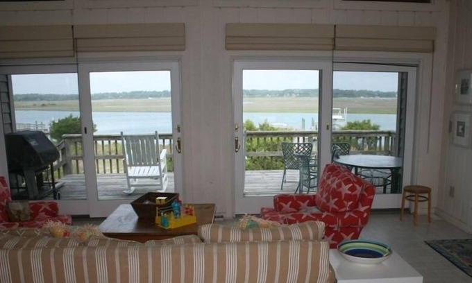 Wilmington House | Delightful Cottage on Figure 8 Island--with dock on sound, boardwalk to ocean