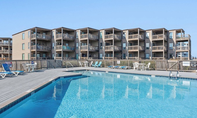 Duck Condo | Delightful Diversion: Oceanfront Condo | Shared Pool