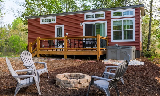 Murphy Cabin | Delightful Forest Tiny Home with Hot Tub