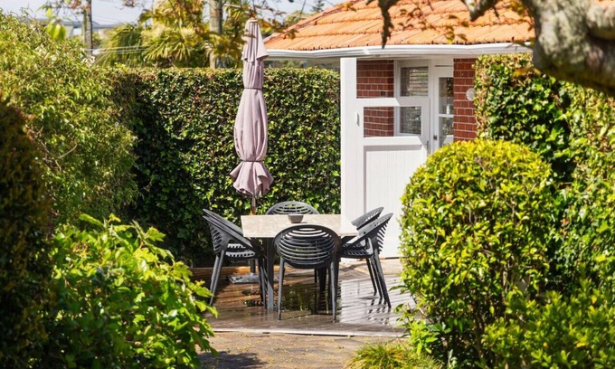 Auckland House | Delightful Home with Garden