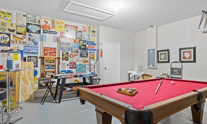 Sunset Ridge House | DELIGHTFUL IN DAVENPORT! CLOSE TO EVERYTHING!!