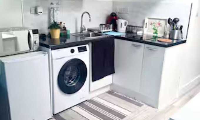 Northolt Mandeville Apartment | Delightful studio apartment close to Heathrow