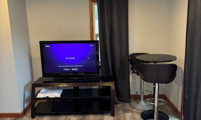 Civic Center Apartment | Delightful studio with WiFi in Stockton