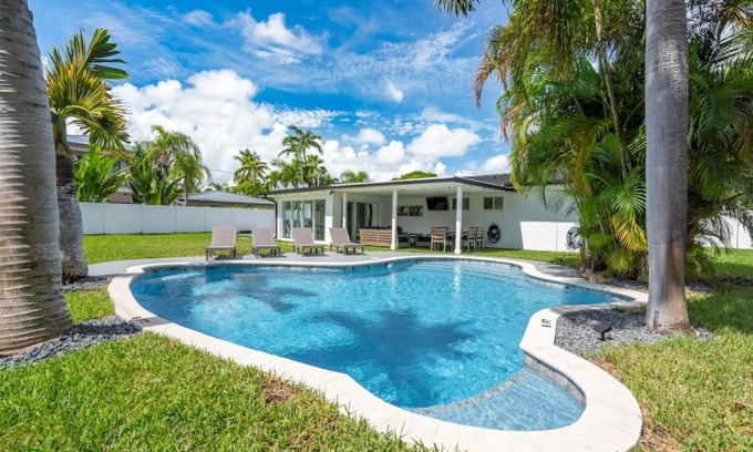 Deerfield Beach House | Delilas Chic 3 Bedroom 2 bath Abode with Heated Pool