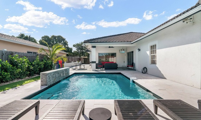 Delray Beach House | Delray Castle-Minutes to the beach and Atlantic Ave