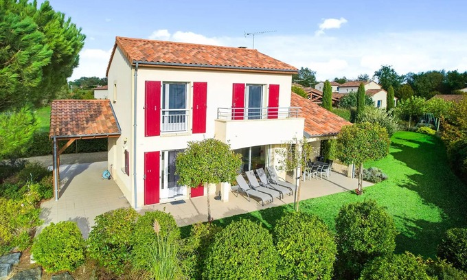 Vasles Villa | Deluxe 2-bathroom detached villa sleeps 8