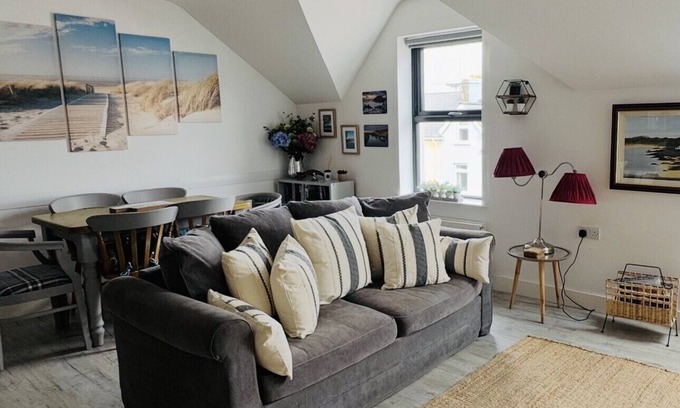 Portrush Apartment | Deluxe 2 bedroom apartment 100 metres from beach
