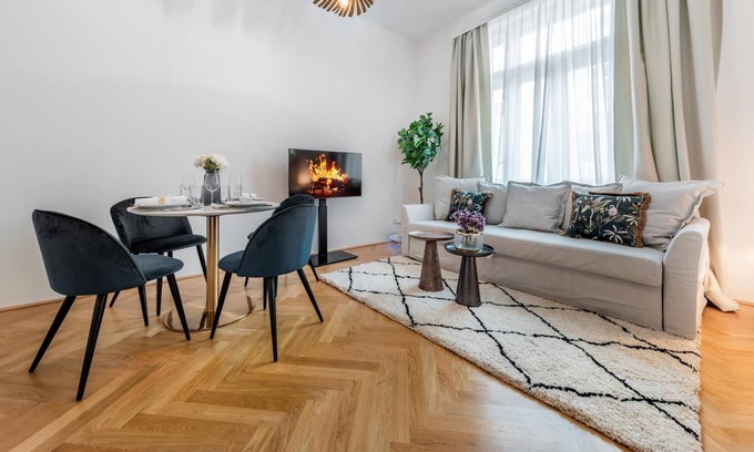 Oberdobling Apartment | Deluxe Apartment with balcony, elevator and air conditioning in the city centre of Döbling, Vienna