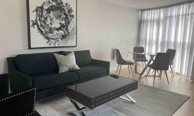 Cardiff City Centre Apartment | Deluxe Cardiff Centre Apartment with FREE PARKING