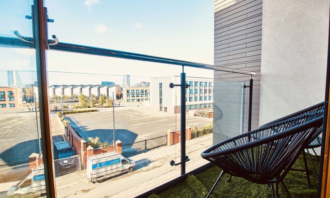 Leeds Apartment | Deluxe City Centre Apt Balcony & View & Free Parking