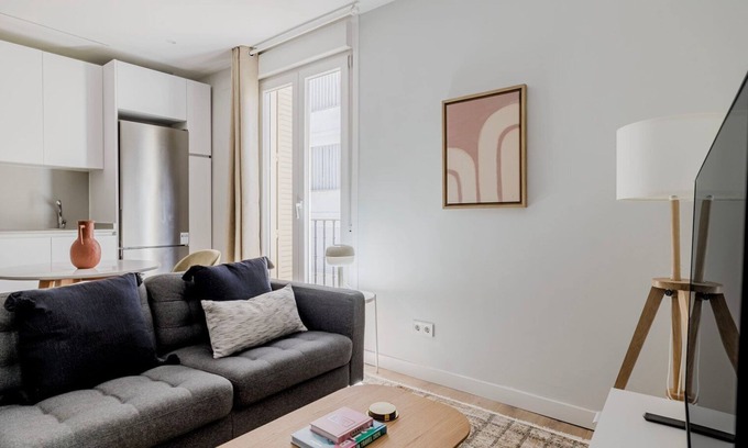 Cuatro Caminos Apartment | Deluxe Cuatro Caminos 2BR w/Elevator, walk to Sports, by Blueground