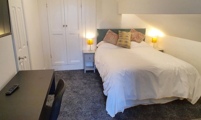 Huddersfield Bed & Breakfast | Deluxe Double Room With Ensuite7