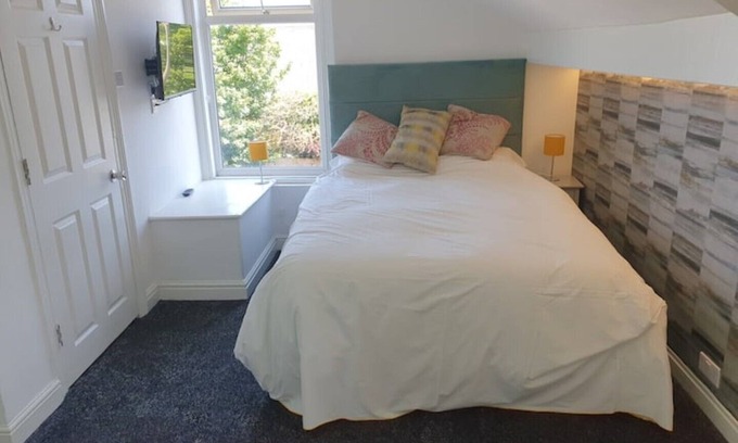 Huddersfield Bed & Breakfast | Deluxe Double Room With Ensuite8