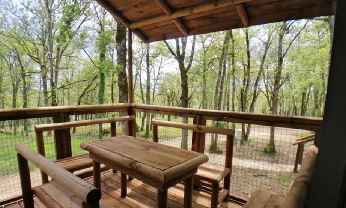 Saint-Cirq-Lapopie Cabin | DELUXE FAMILY CABIN ON PILOTS 1