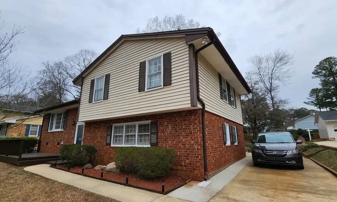 Northeast Raleigh House | Deluxe! New Cozy Apt Near Downtown, Ready for Families and Business Travelers.nn