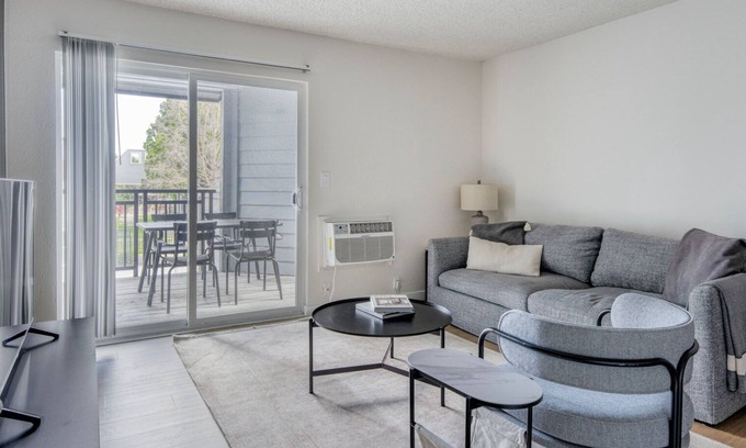 Midtown Apartment | Deluxe Palo Alto 1BR w/Gym, Pool & W/D, nr Stanford, by Blueground