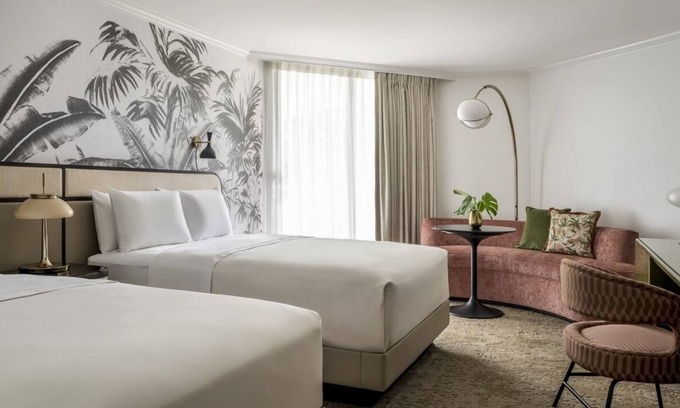 Hunt Club Hotel | Deluxe Resort Queen Room at PGA National Resort - Access to Pools & Bike Paths