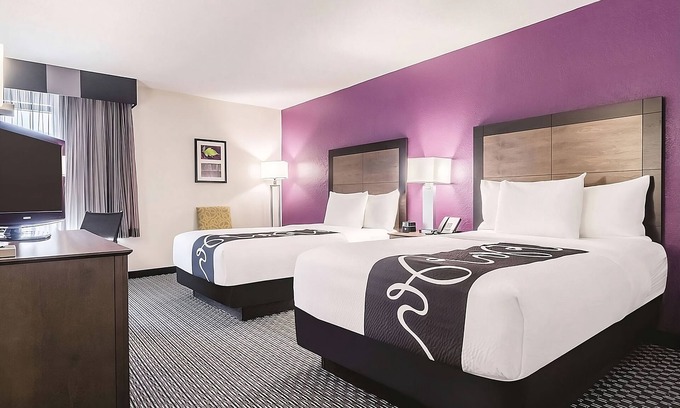 Myrtle Beach Hotel | Deluxe Room with 2 Double Beds at La Quinta Inn: Free Breakfast & Pool