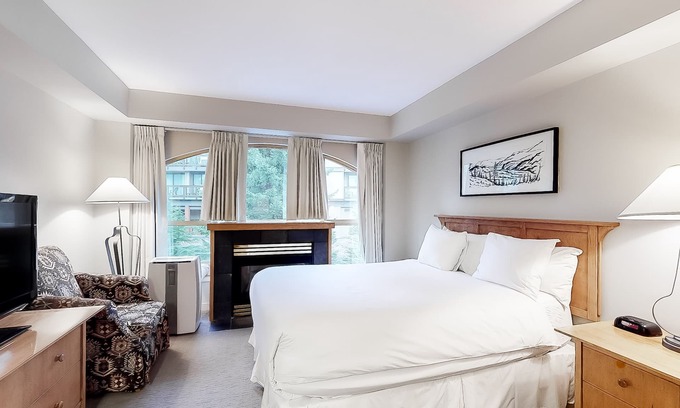 Whistler Village Apartment | Deluxe, ski holiday studio in the Village with fireplace & gym - walk to lifts