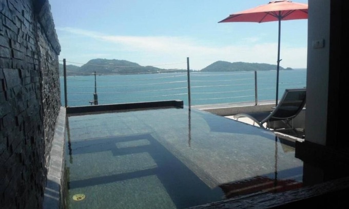 Patong Resort | Deluxe Suite with Jacuzzi in Patong (B)