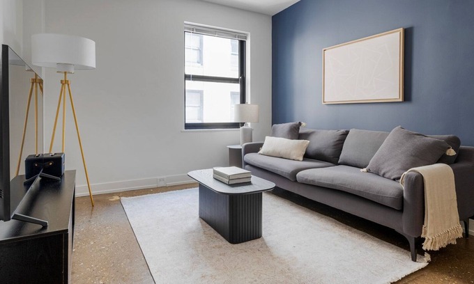 Uptown Apartment | Deluxe Uptown 1BR w/ Gym, Pool & Rooftop, nr Red Line, by Blueground