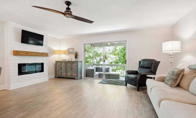 Demere Park Apartment | Demere Landing Summar
